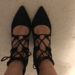 LIKE NEW- Vince Camuto black lace up Pump